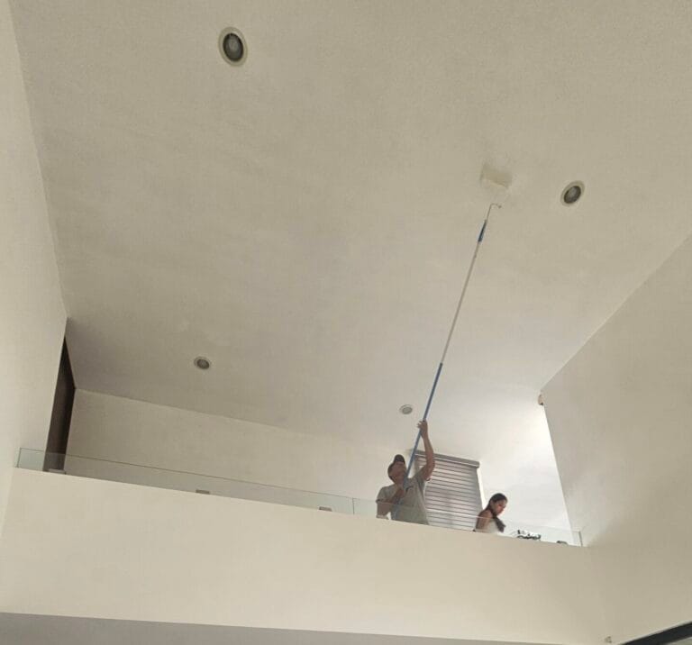 Pintura de casa en Mérida con rodillo en techo interior por m2